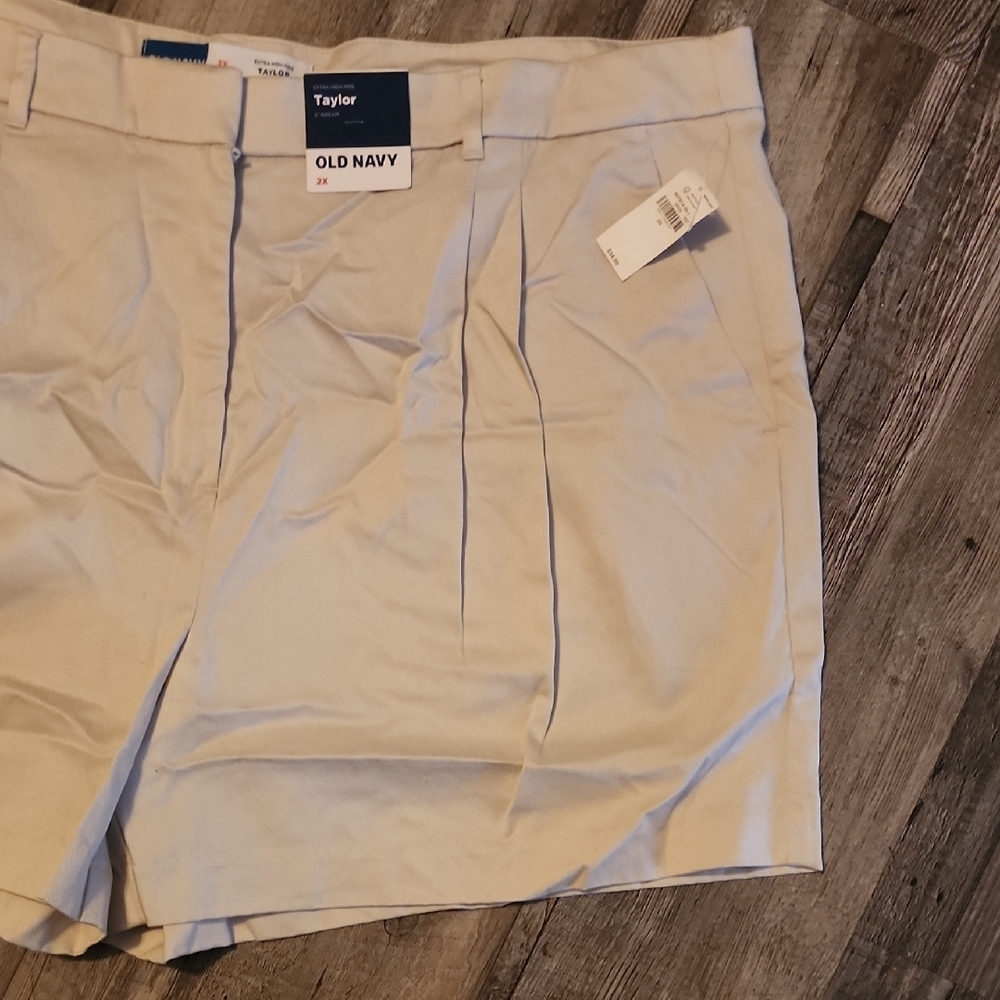 Old Navy Women's Tan Shorts - Picture 2 of 3